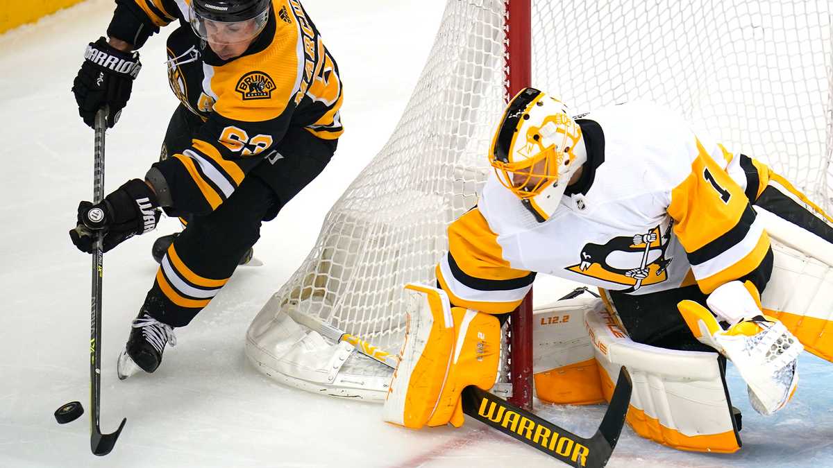 Casey DeSmith shines as Penguins slip by Bruins