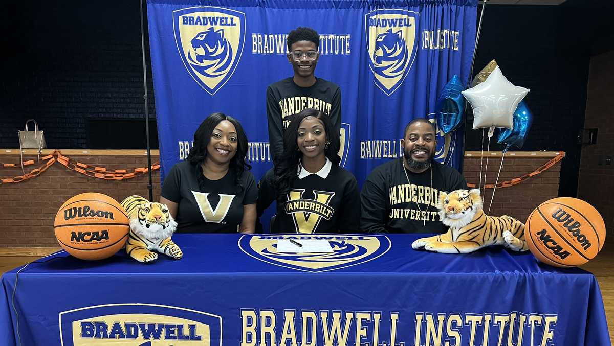 Studentathletes celebrate Early Signing Day