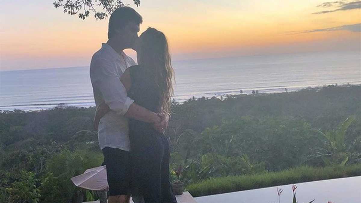 Tom Brady, Gisele Bündchen spend first Sunday of offseason in Costa Rica(01)