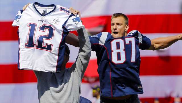 Brady's jersey stolen again, this time in fun at Fenway Park