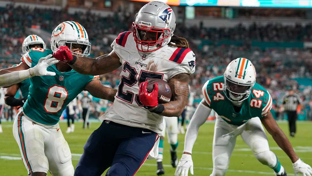 Patriots fall to Dolphins in regular-season finale