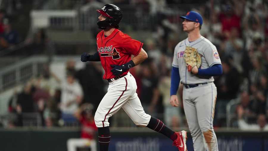 Braves hit 3 homers off deGrom, join Mets atop NL East