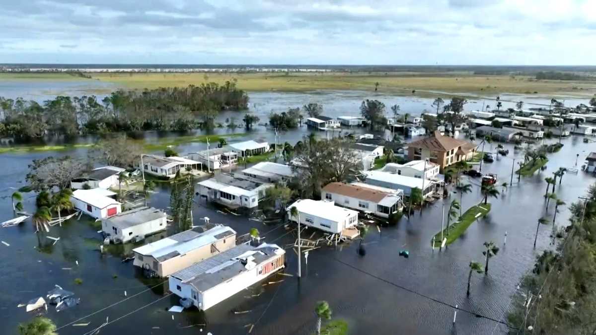 Fort Myers residents rebuild after Hurricane Ian devastation