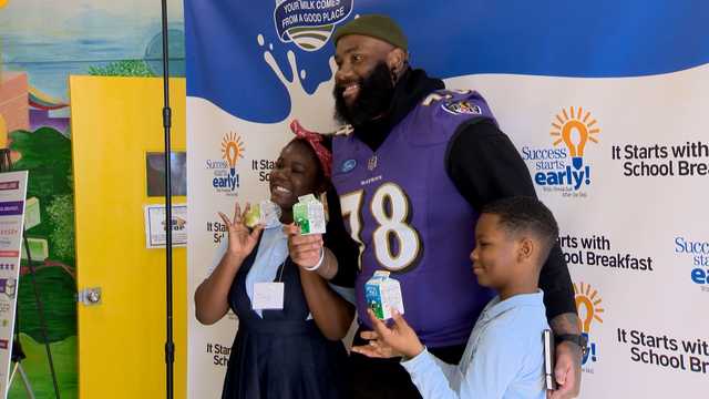 Ravens' Morgan Moses visits Belmont Elementary School - Vimarsana News