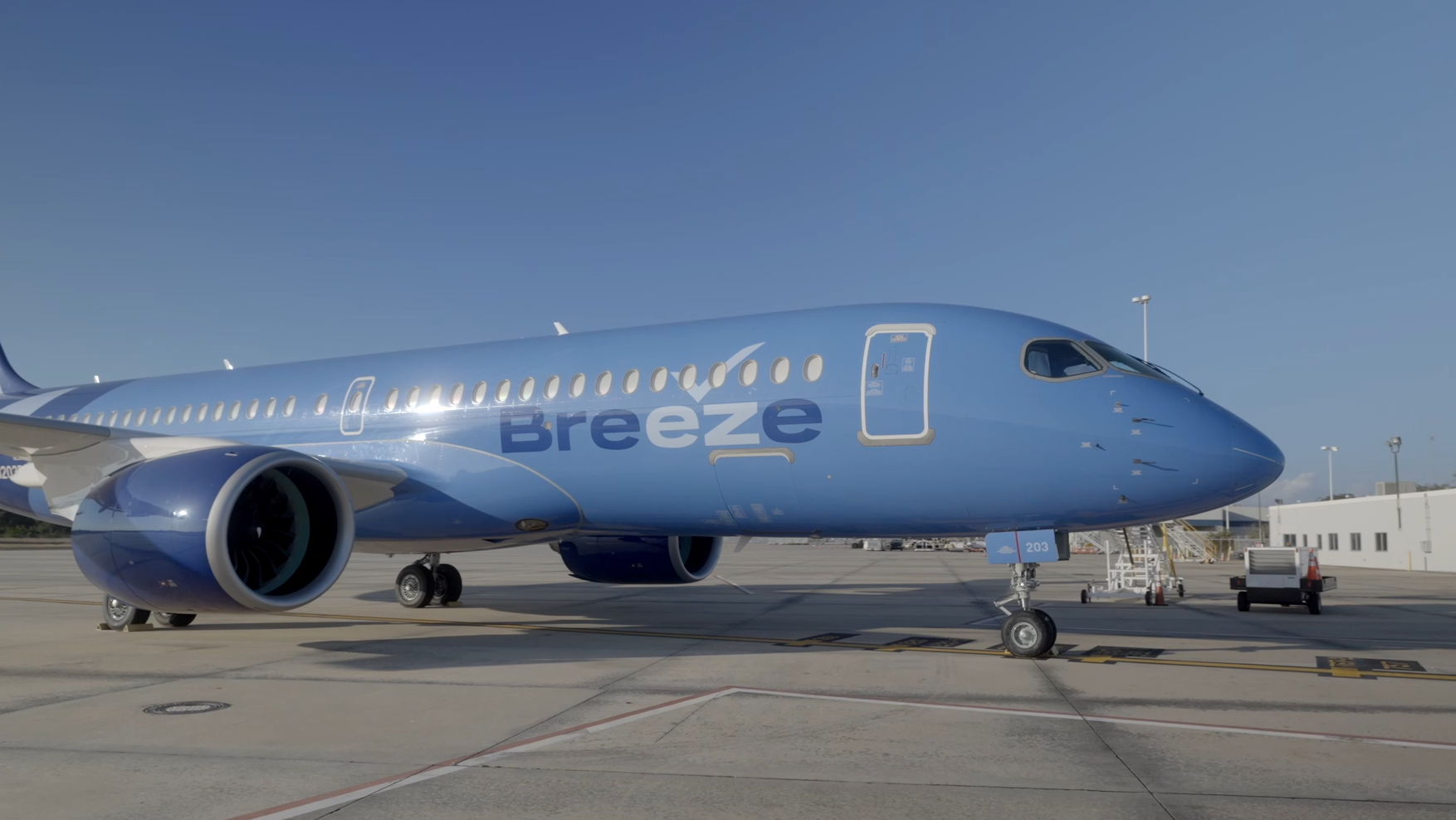 Breeze launches direct flights from Louisville to LA