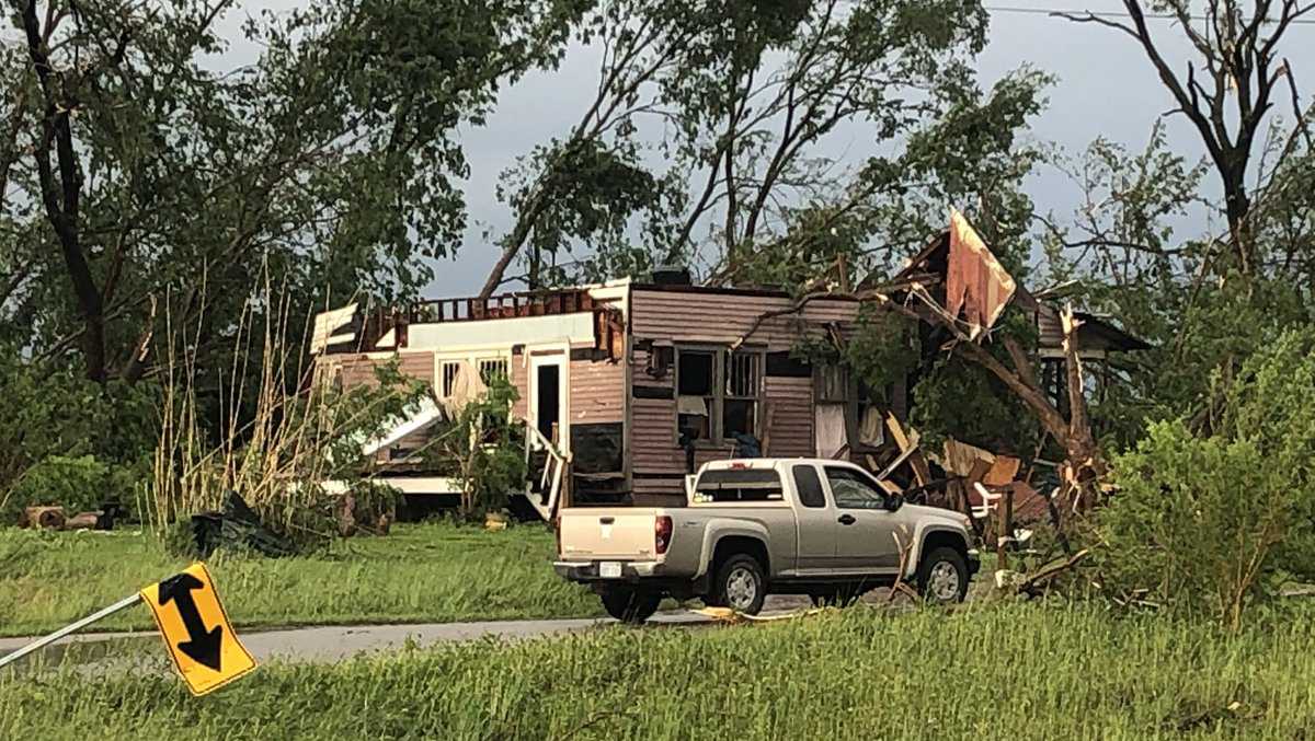 Multiple tornadoes strafe Kansas City metro area