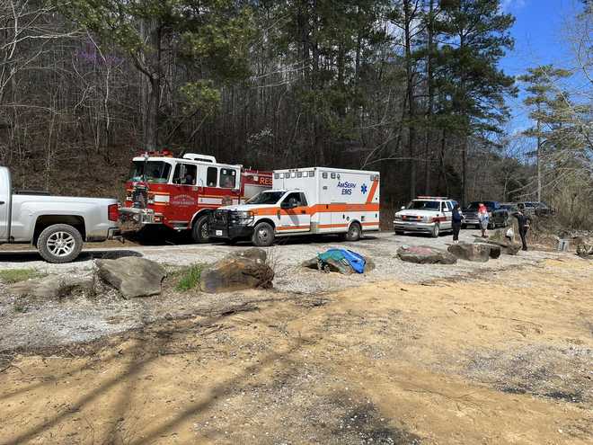 2 people rescued after canoe capsized in Cahaba River
