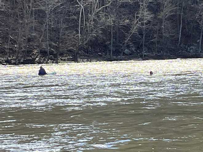 2 people rescued after canoe capsized in Cahaba River