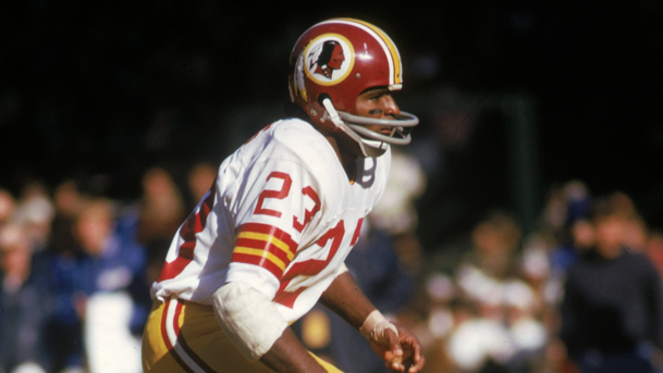 detroit, mi - november 22: defensive back brig owens #23 of the washington redskins drops back in pass coverage against the detroit lions at tiger stadium on november 22, 1973 in detroit, michigan. the redskins defeated the lions 20-0. (photo by clifton boutelle/getty images)