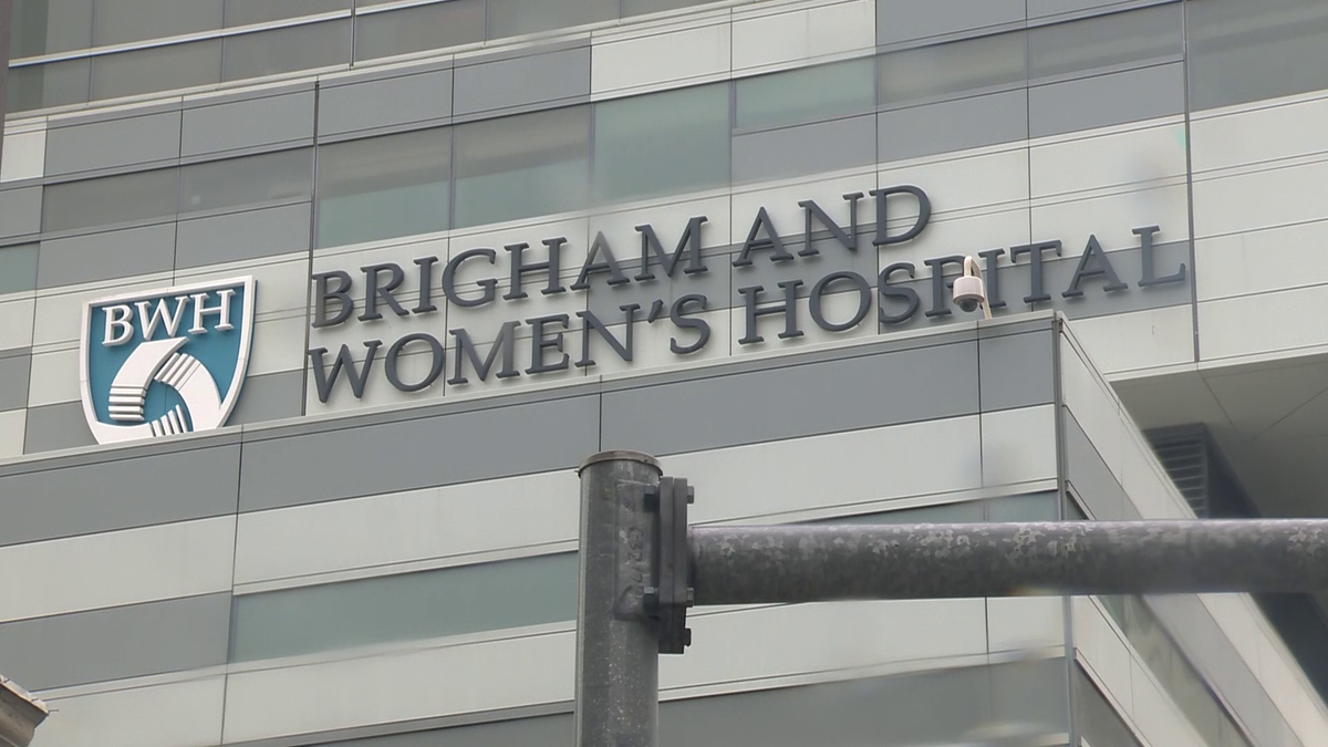Brigham and Women's Hospital nurses urge hospital to provide masks, information about cases