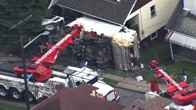 &#xFEFF;Garbage&#x20;truck&#x20;overturned&#x20;in&#x20;Brighton&#x20;Heights