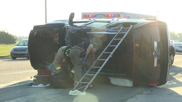 Oklahoma teen crashes after swerving to miss geese - Vimarsana News