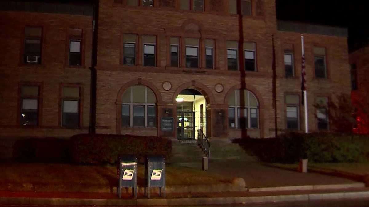 3 officers on leave; mother, daughter accused of stashing drugs for inmates