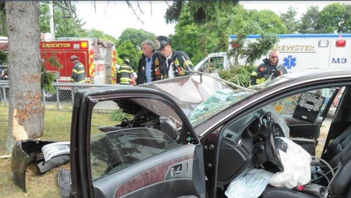 Person flown to hospital after car slams into tree at golf course