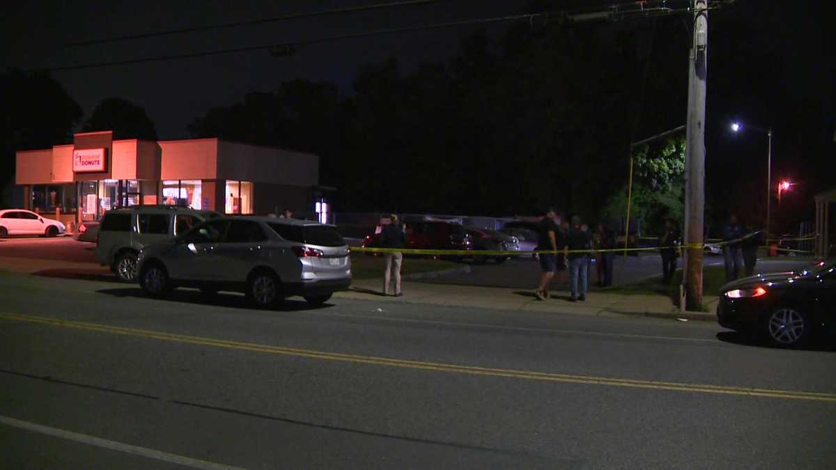 1 killed, 1 injured in shooting near Dunkin’ in Massachusetts