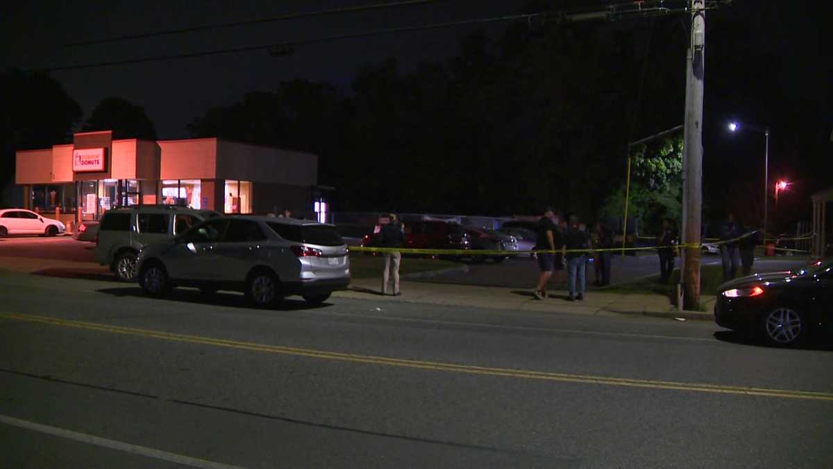 1 killed, 1 injured in shooting near Dunkin’ in Massachusetts 1 killed, 1 injured in shooting near Dunkin’ in Massachusetts