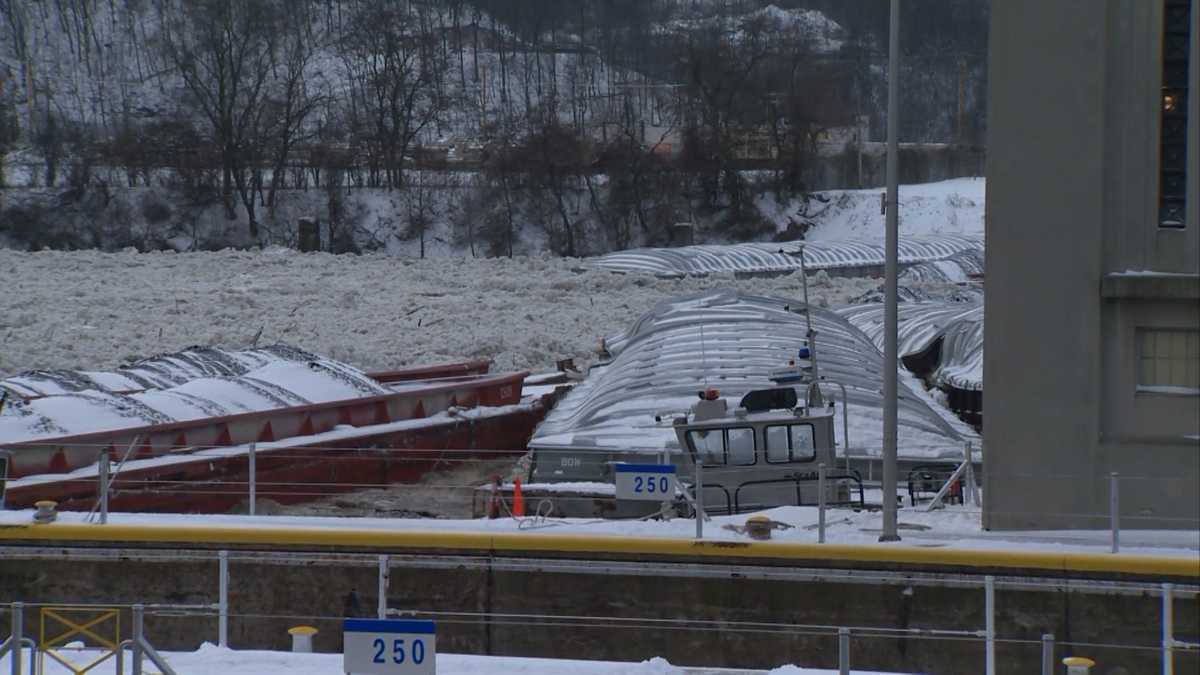 Barges at dam could cause more flooding in Pittsburgh