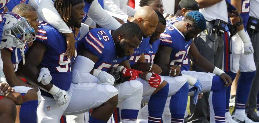 Former Army Ranger, Steeler Villanueva Stands Alone for National Anthem