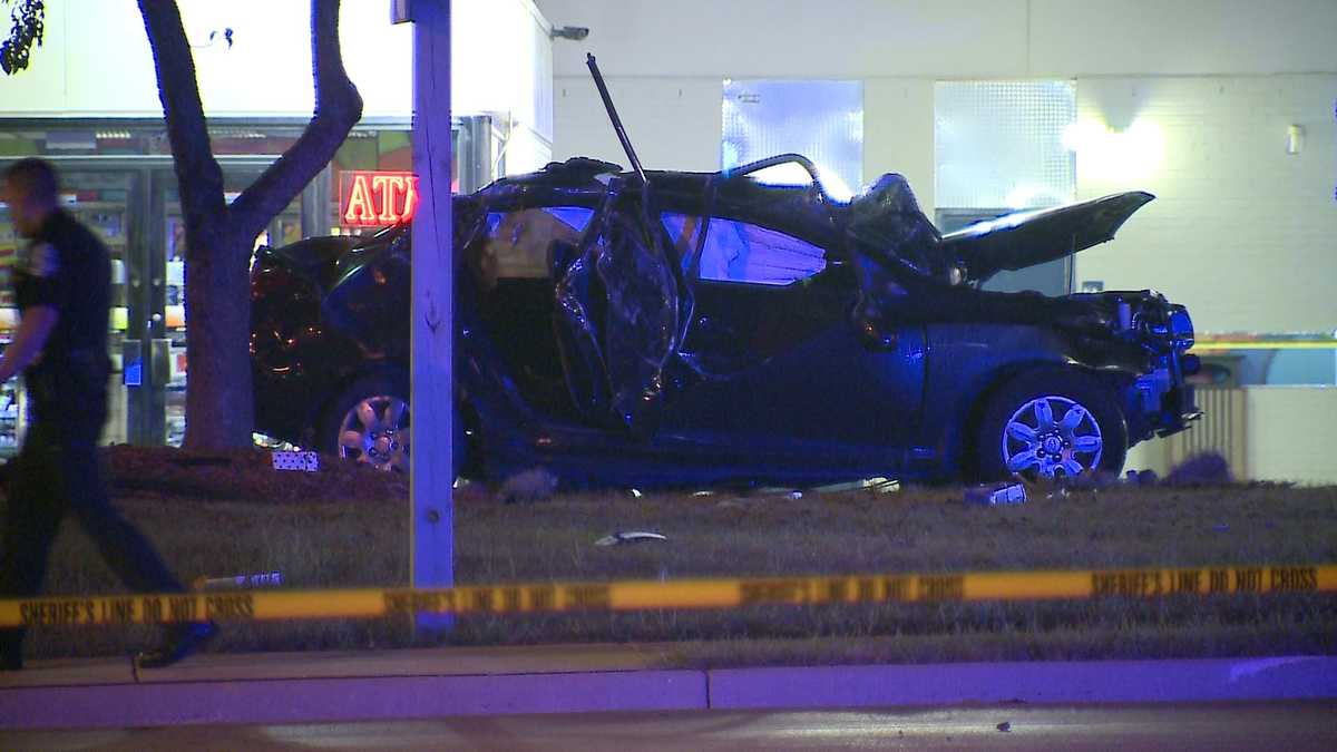 One dead after police chase, crash in Brookfield