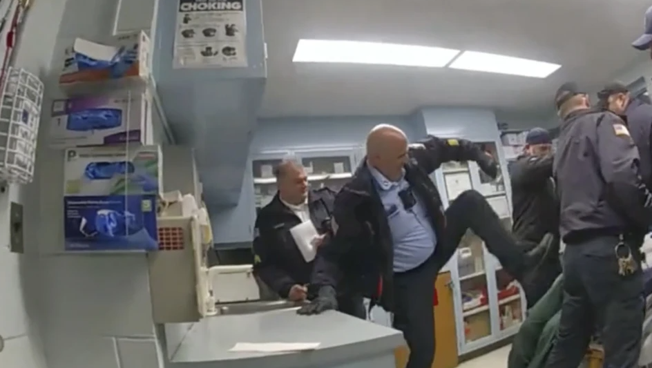 Prosecutor argues New York prison guard’s inaction contributed to ...
