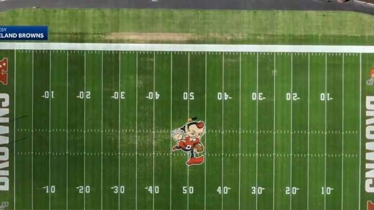 Cleveland Browns debut new field with Brownie the Elf