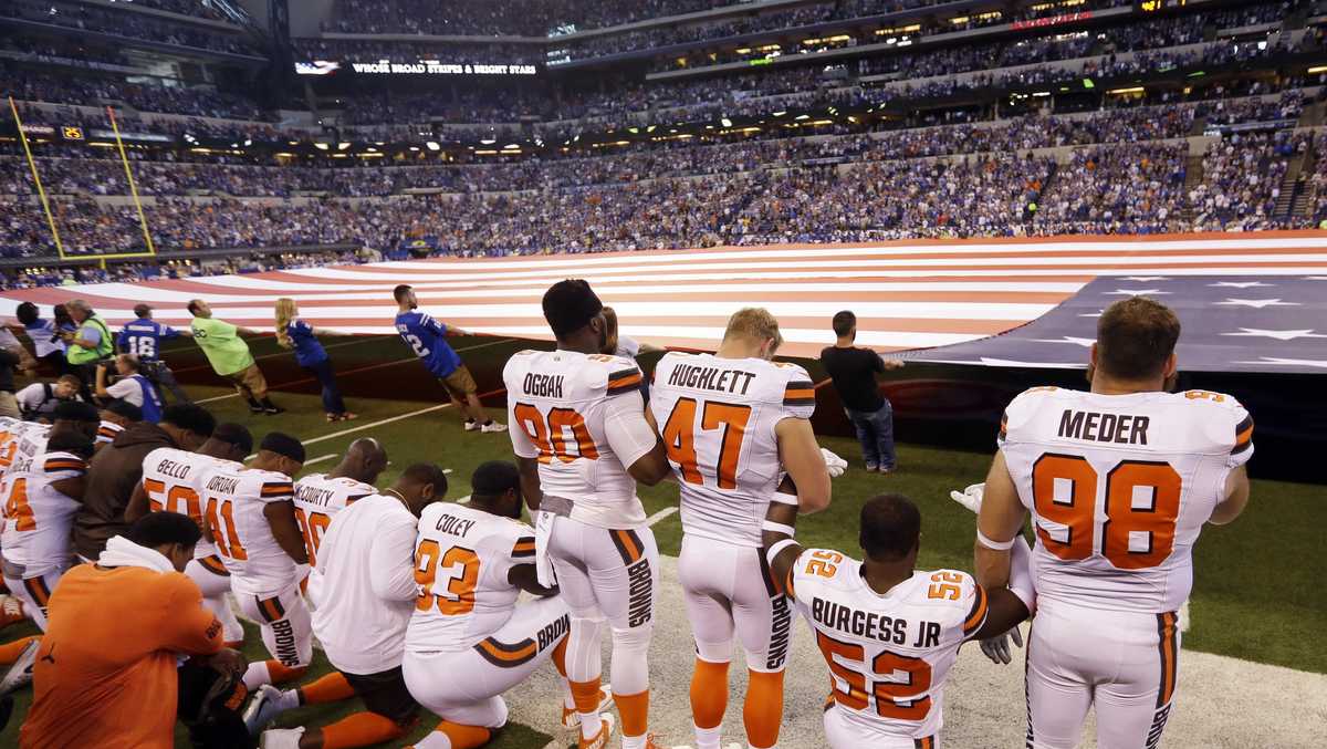 PHOTOS NFL players kneel to protest Trump's remarks