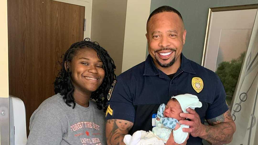 Louisiana police officer delivers baby on the side of the road