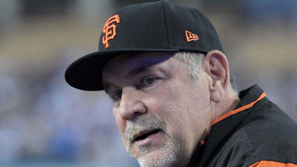 Bruce Bochy receives lengthy standing ovation before final home opener