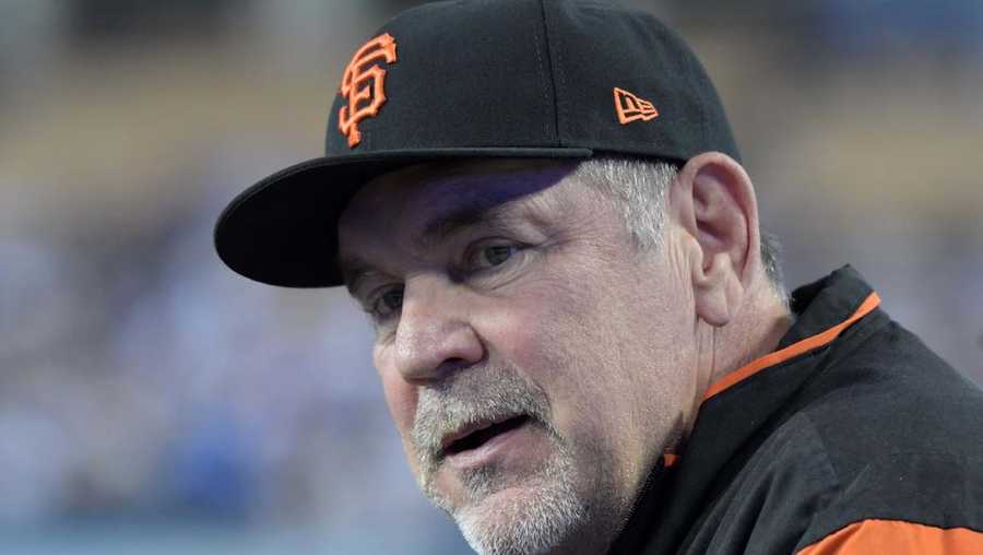 Bruce Bochy receives lengthy standing ovation before final home opener