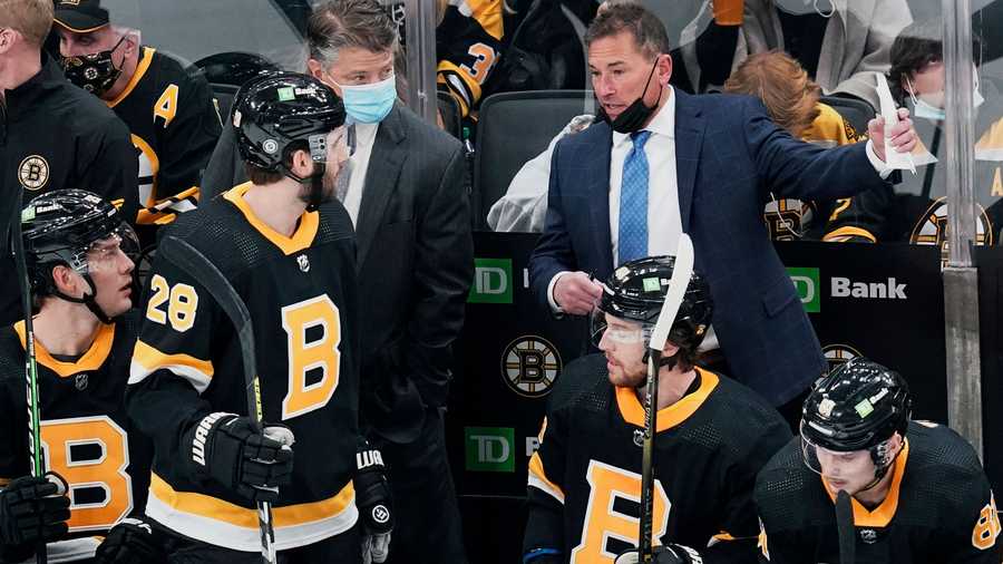 Boston Bruins head coach Bruce Cassidy, right, talks with his players during the first period of an NHL hockey game against the Vegas Golden Knights, Tuesday, Dec. 14, 2021, in Boston. (AP Photo)
