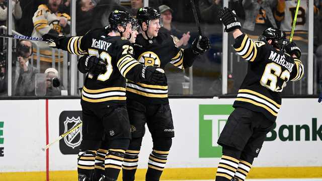 Bruins top Maple Leafs 5-1 in Game 1 - Vimarsana News