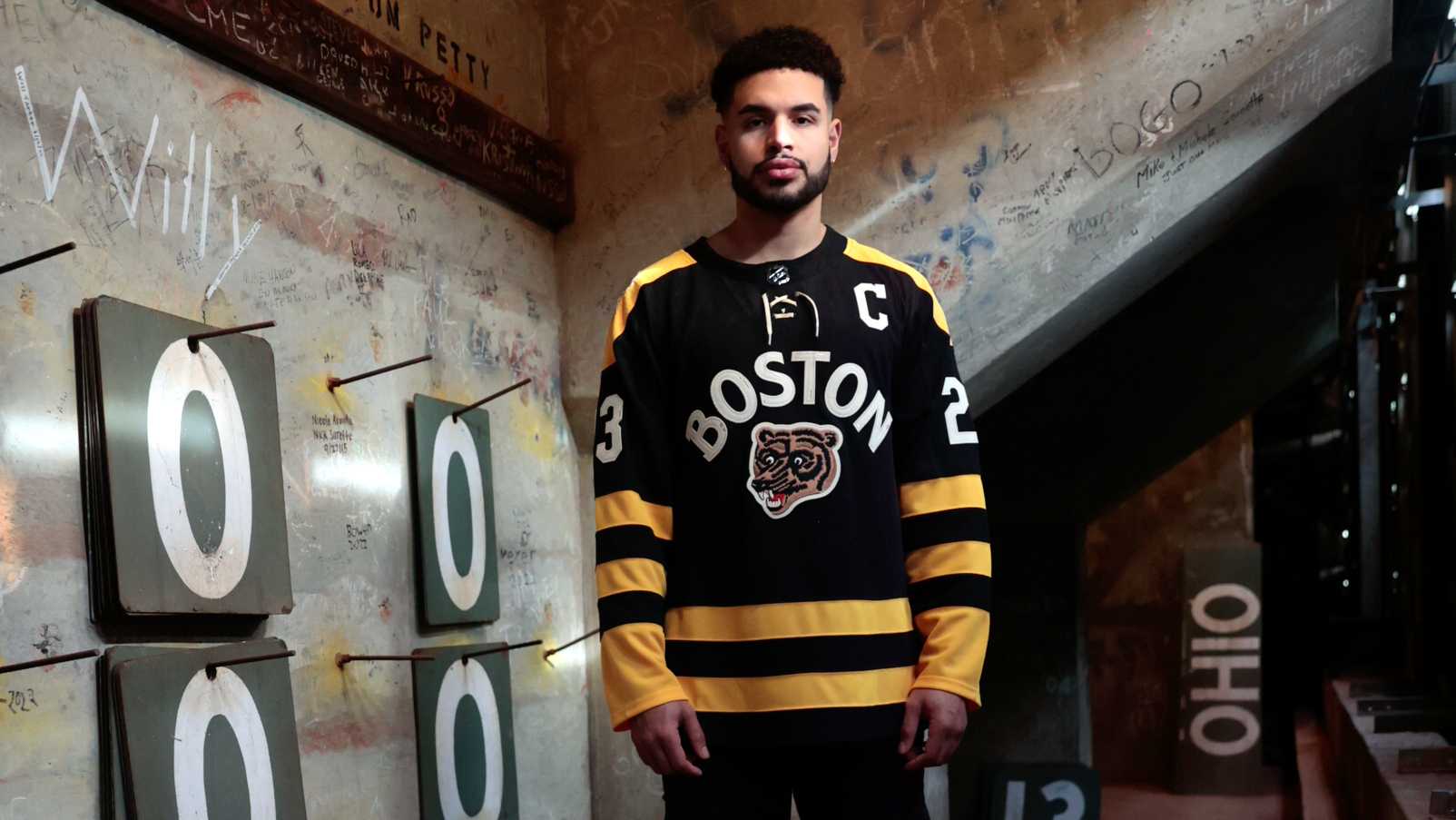 Bruins unveil 2023 Winter Classic jerseys to be worn at Fenway Park