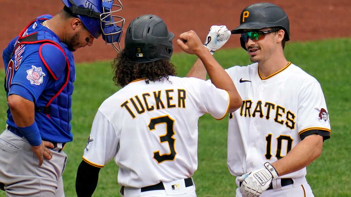 New father Reynolds homers as Pirates top Cubs 6-2