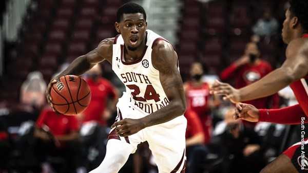 South Carolina's Keyshawn Bryant logged his first double-double of the season, scoring 19 points and hauling in 10 rebounds as the Gamecocks beat Georgia 83-59.