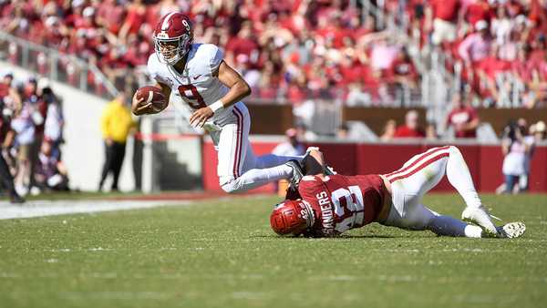 Alabama Crimson Tide quarterback Bryce Young (9) is chased down by Arkansas Razorbacks linebacker Drew Sanders (42) during the college football game between the Alabama Crimson Tide and Arkansas Razorbacks on October 1, 2022, at Donald W. Reynolds Razorback Stadium in Fayetteville, Arkansas. (Photo by Andy Altenburger/Icon Sportswire via Getty Images)