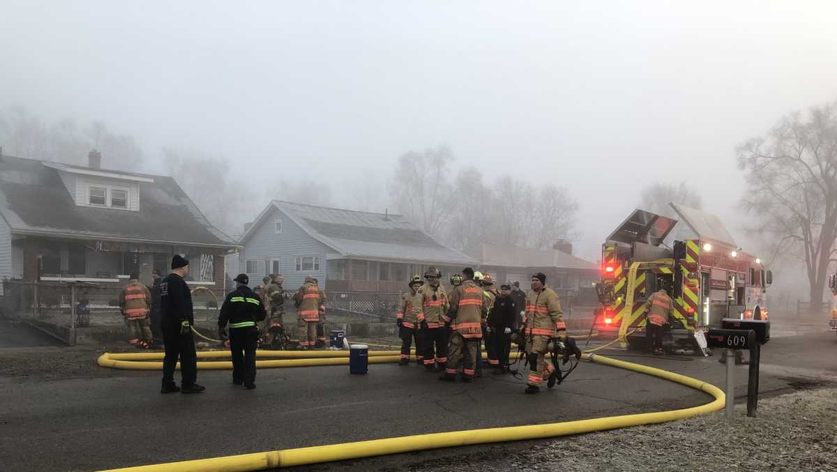 Several people escape safely from Middletown house fire