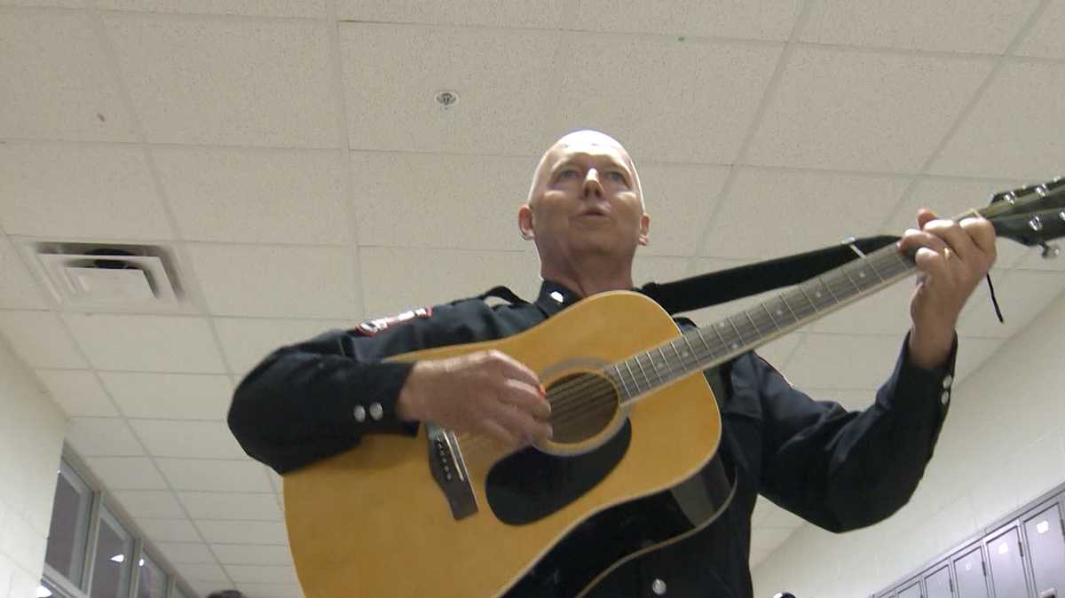 bullitt-county-student-resource-officer-uses-music-to-help-students