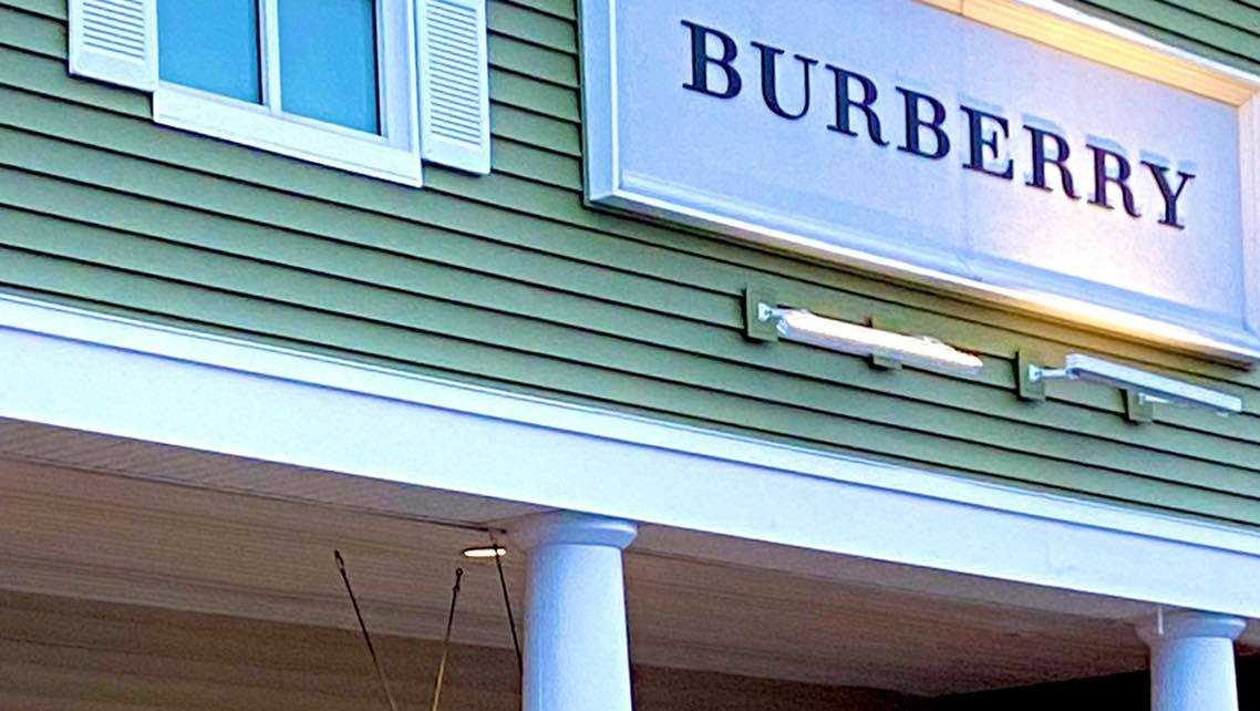 Suspects shatter glass, grab merchandise from Burberry outlet