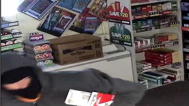 Watch: Bungling burglar tries to steal from Rockland store - Vimarsana News
