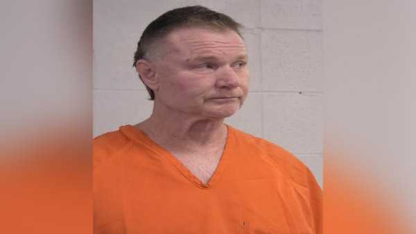 Man arrested after fleeing police in Valley Station, causing 2 officers to be hospitalized - Vimarsana News