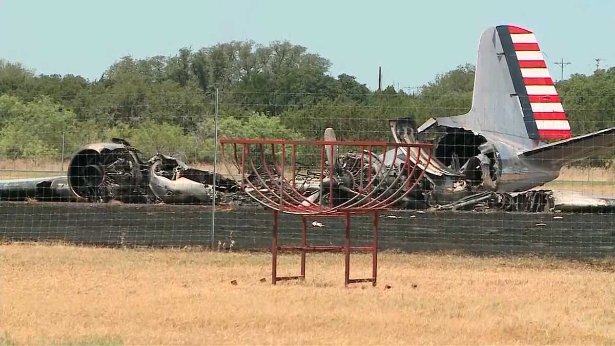 Video shows Texas plane, bound for Oshkosh, crashing after takeoff