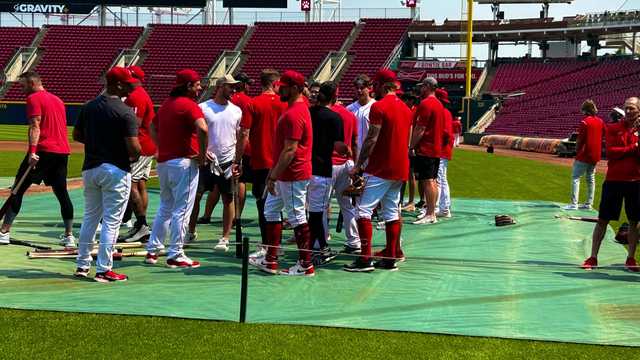 WATCH: Bengals quarterback Joe Burrow takes BP hacks before Reds' game vs. Dodgers - Vimarsana News