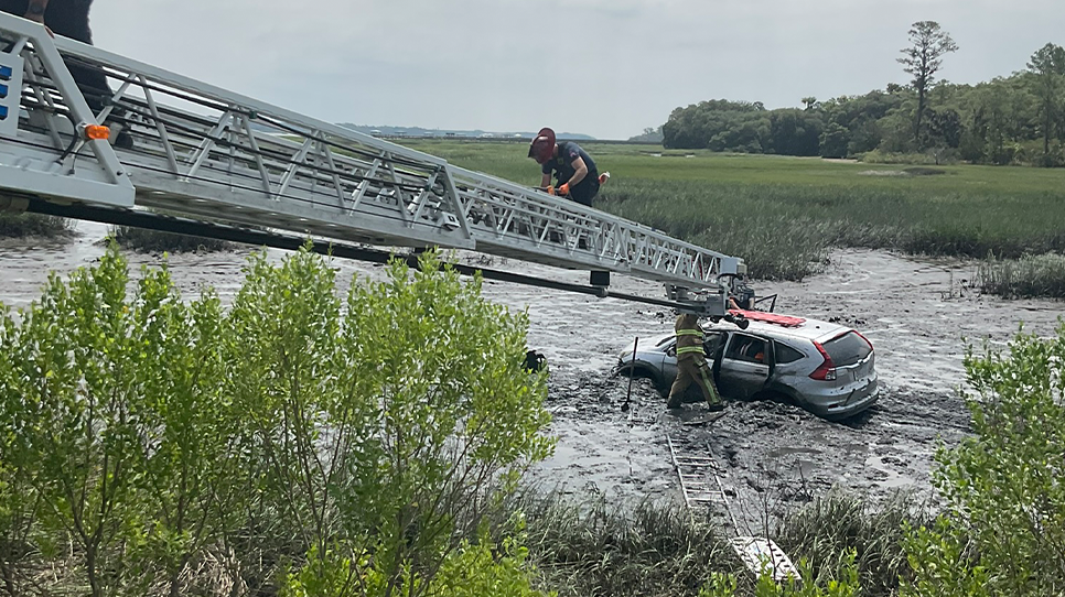 South Carolina firefighters save unresponsive driver after crash