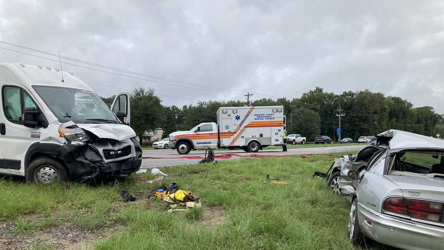 Trapped driver rescued from Trask Parkway wreck two people hurt