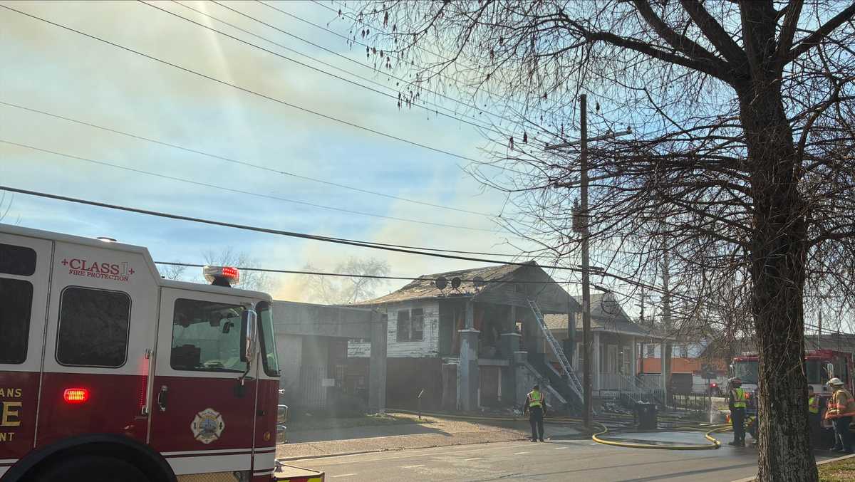 New Orleans firefighters battle structure fire on Martin Luther King Jr. Boulevard