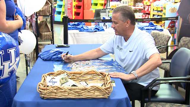 Kentucky coach John Calipari and players visit Louisville to raise money for Western Kentucky tornado relief - Vimarsana News