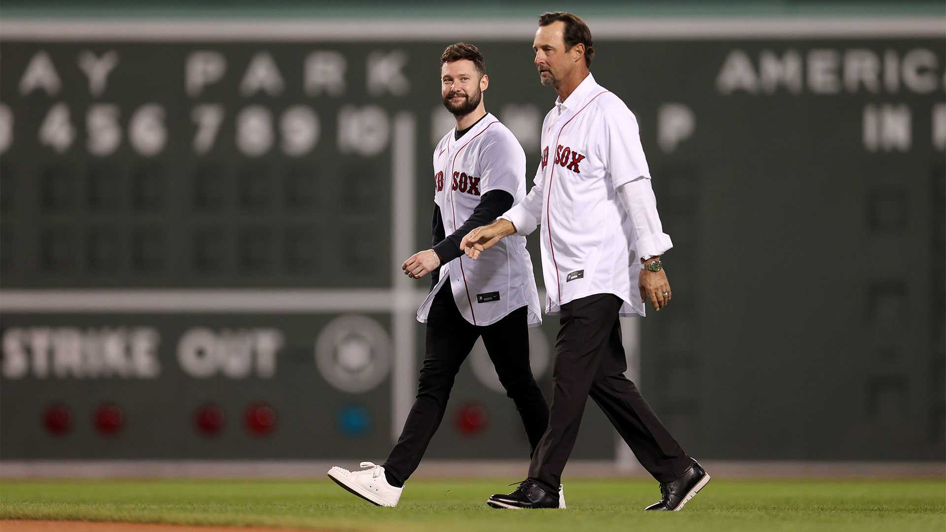 Red Sox say Tim Wakefield is in treatment, asks for privacy after illness  outed by Schilling – KGET 17