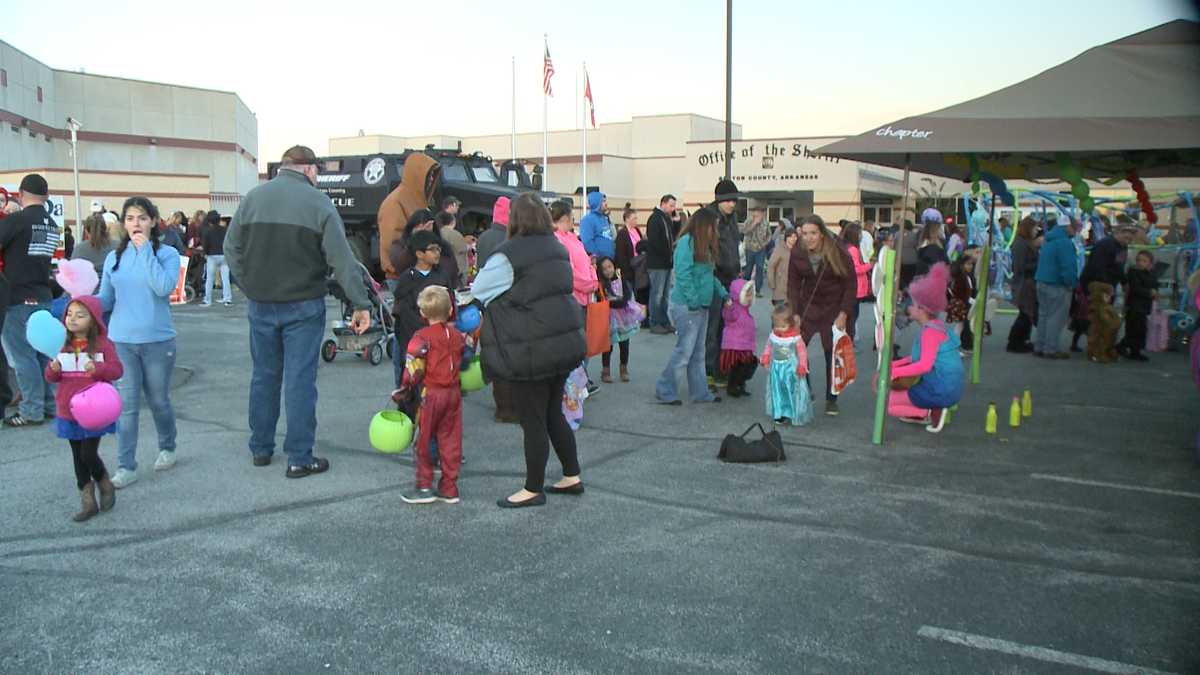 Halloween starts early for Benton County