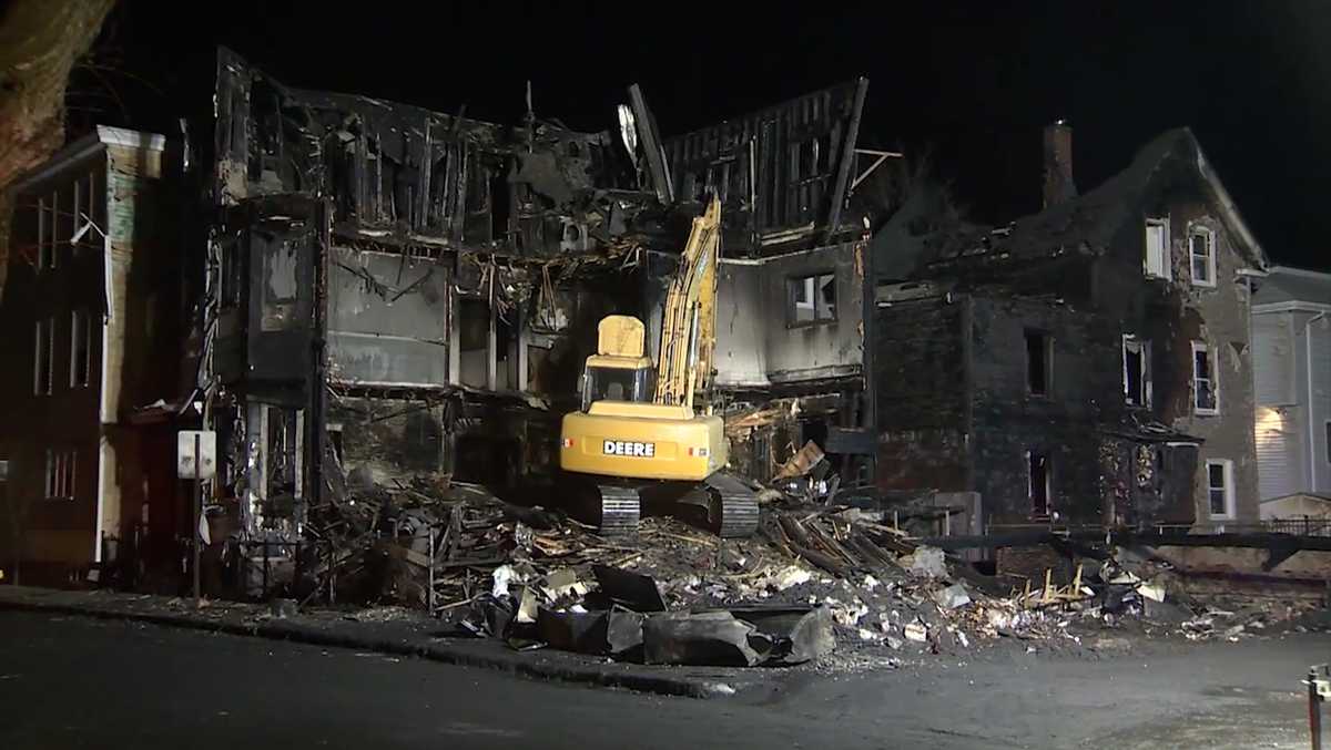 Investigators zeroing in on origin of 10alarm Cambridge fire