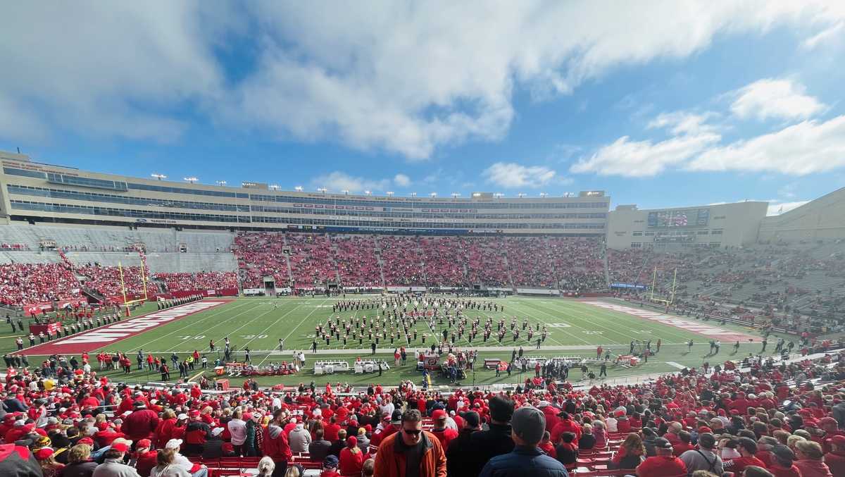 Wisconsin dominates Iowa in Big Ten rivalry game, wins 277